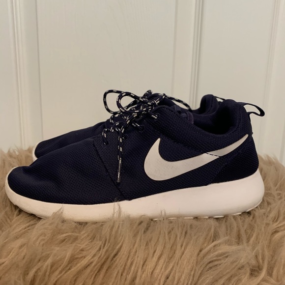 SOLD 🛍 Nike Rosche Run (Purple/White) - Picture 4 of 6